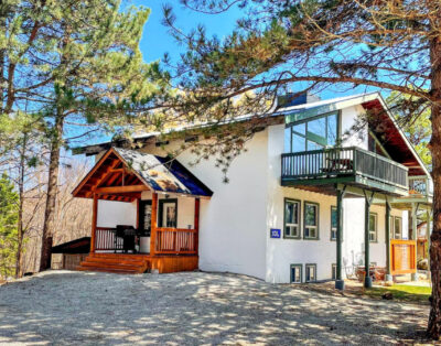 8 bedroom Chalet/Cottage with Hot Tub, Sauna, Ping Pong Table at Blue Mountain #13L